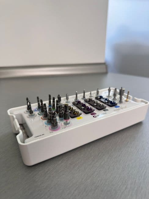 Motor de traumatología con set de osteosíntesis